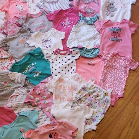 Bundle of 37 babygirl onesies, size 0-3MO - Picture 7 of 8
